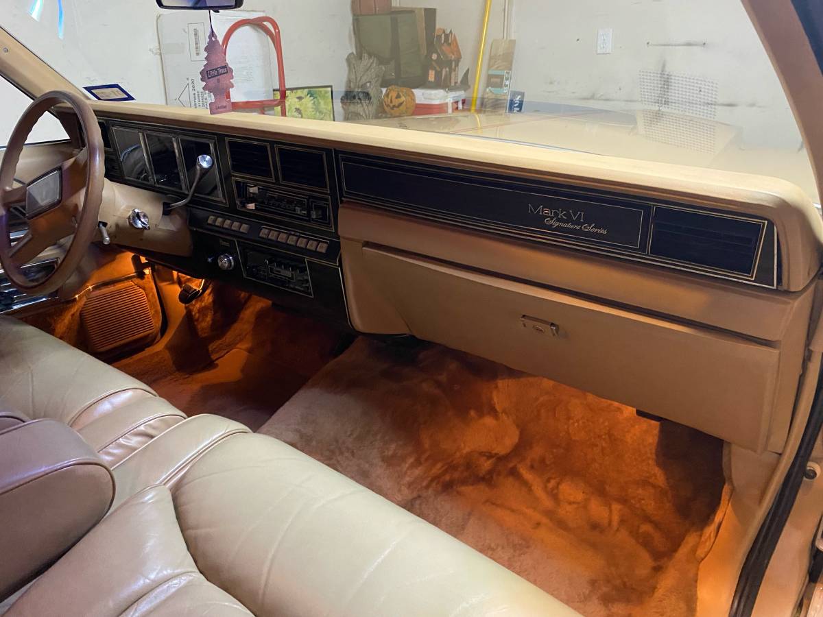 Lincoln-mark-vi-1983-brown-3