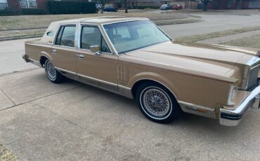 Lincoln-mark-vi-1983-brown-4