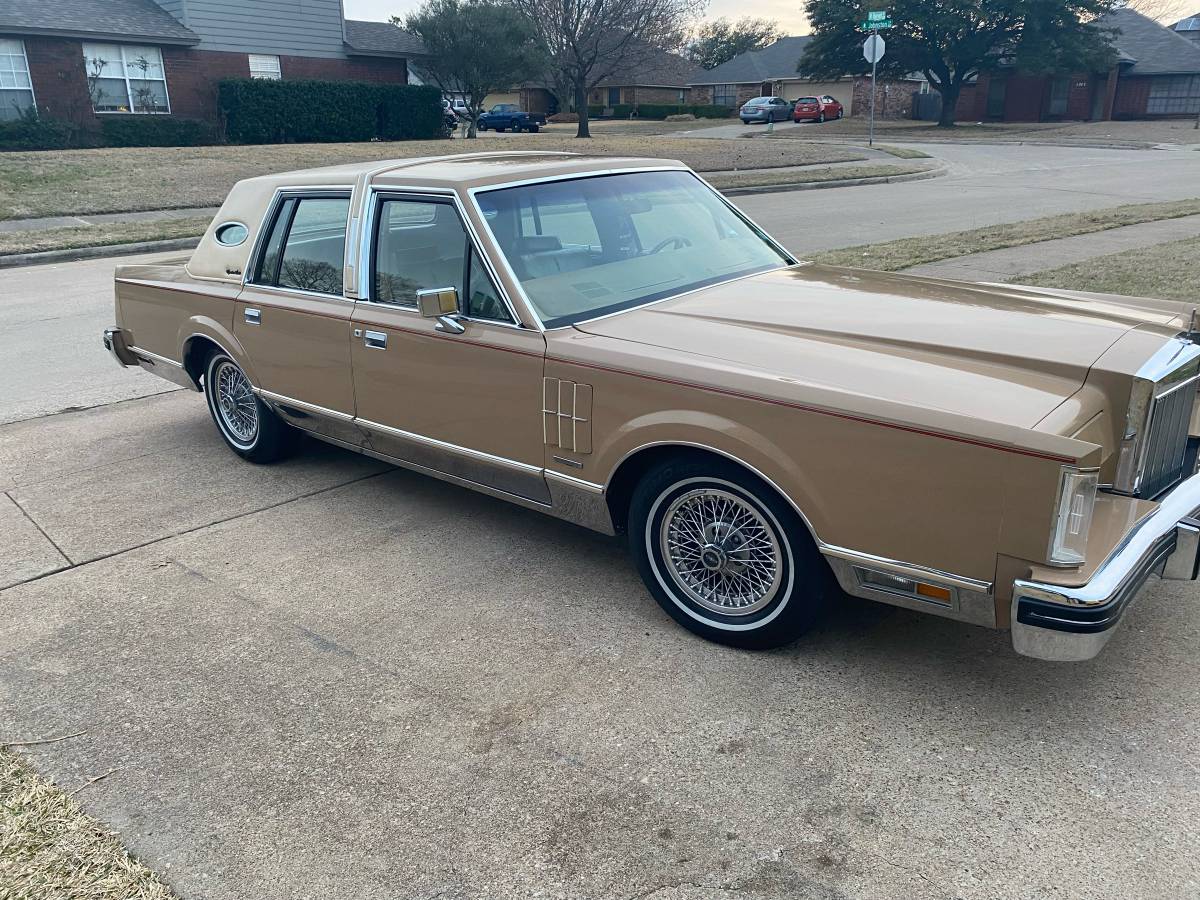 Lincoln-mark-vi-1983-brown-4
