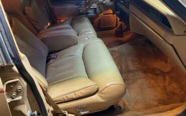 Lincoln-mark-vi-1983-brown-5