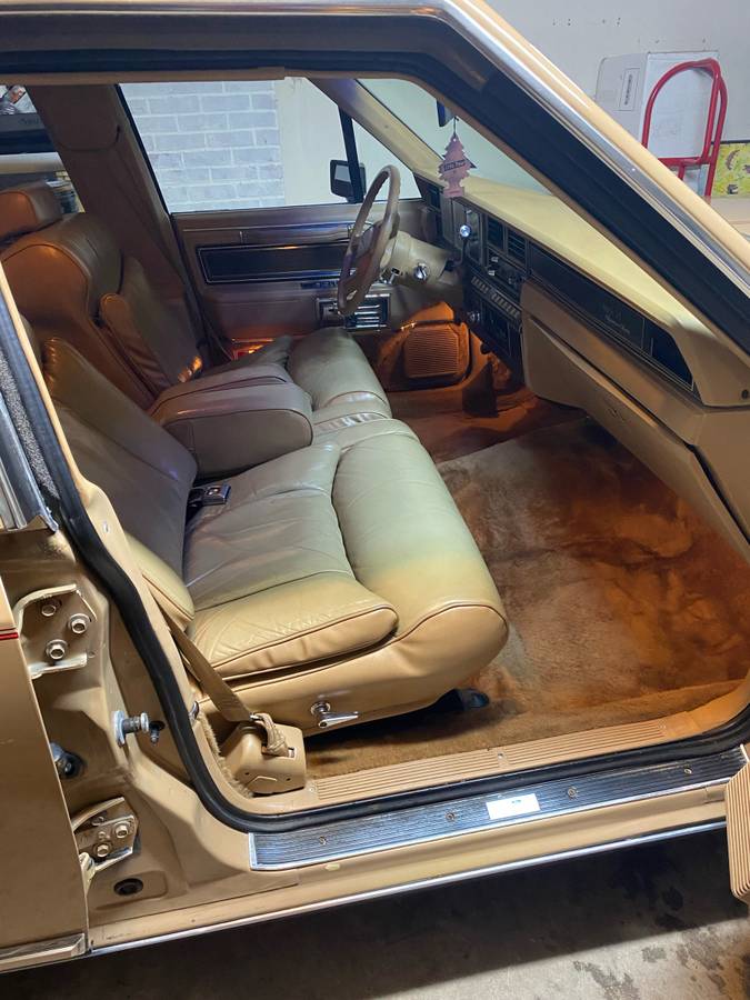Lincoln-mark-vi-1983-brown-5