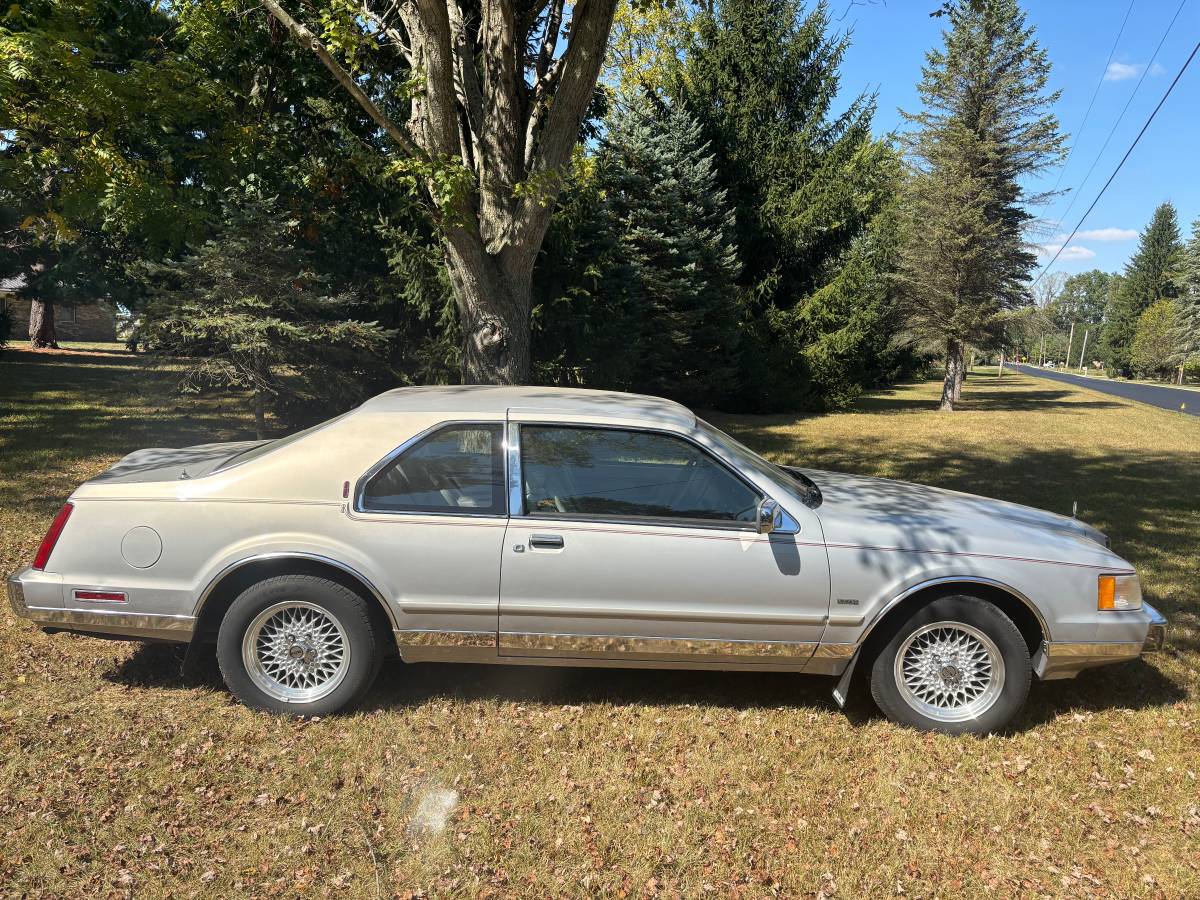 Lincoln-mark-viii-1991-custom-2