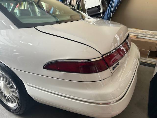 Lincoln-mark-viii-1995-white-6