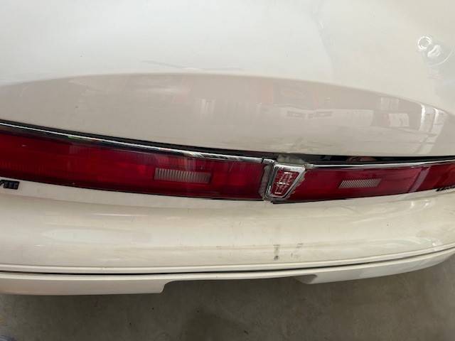 Lincoln-mark-viii-1995-white-7