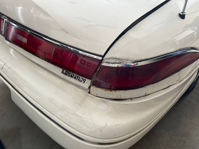 Lincoln-mark-viii-1995-white-8