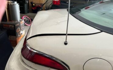 Lincoln-mark-viii-1995-white-9