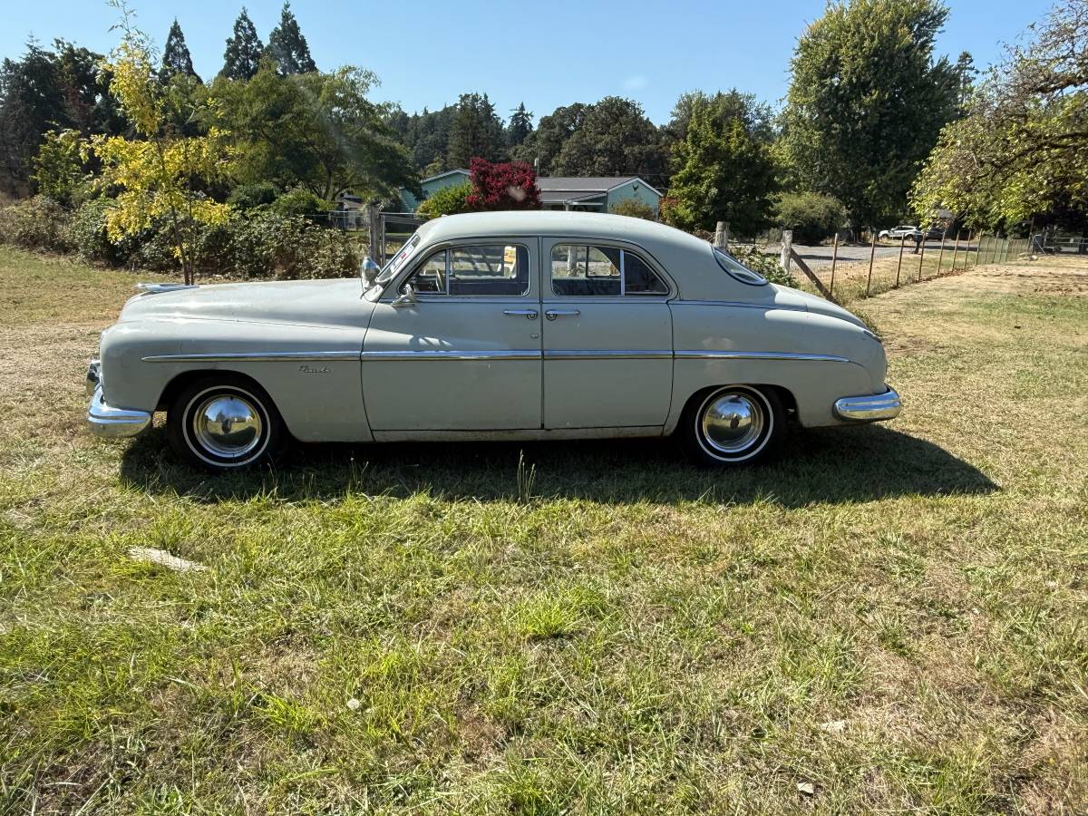 Lincoln-sport-sedan-1949-white-14