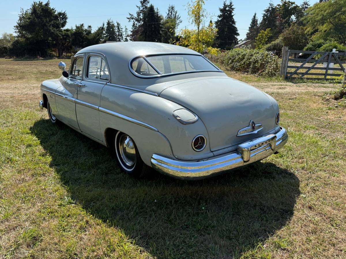 Lincoln-sport-sedan-1949-white-15