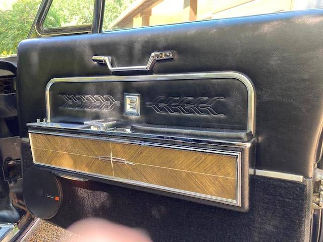 Lincoln-town-car-1966-3