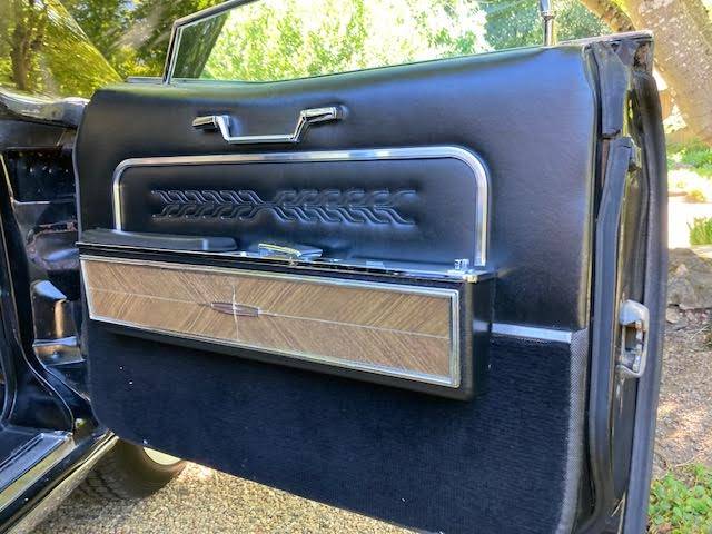 Lincoln-town-car-1966-6