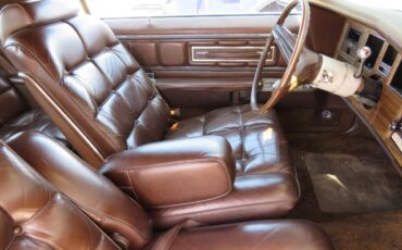 Lincoln-town-car-1972-orange-17