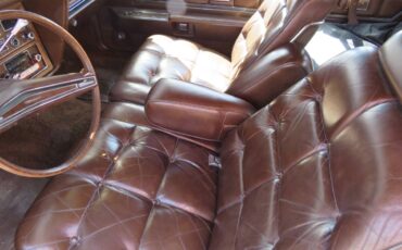 Lincoln-town-car-1972-orange-18