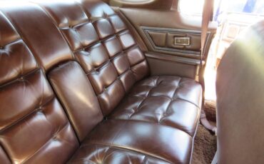 Lincoln-town-car-1972-orange-19