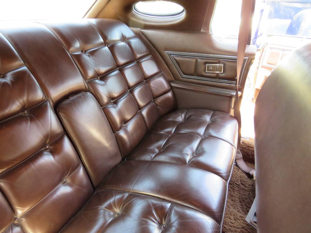 Lincoln-town-car-1972-orange-19