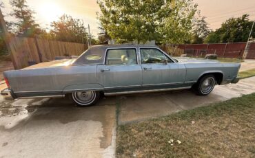 Lincoln-town-car-1976-blue-1