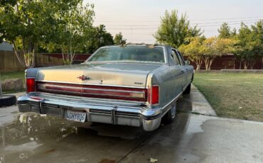 Lincoln-town-car-1976-blue-2