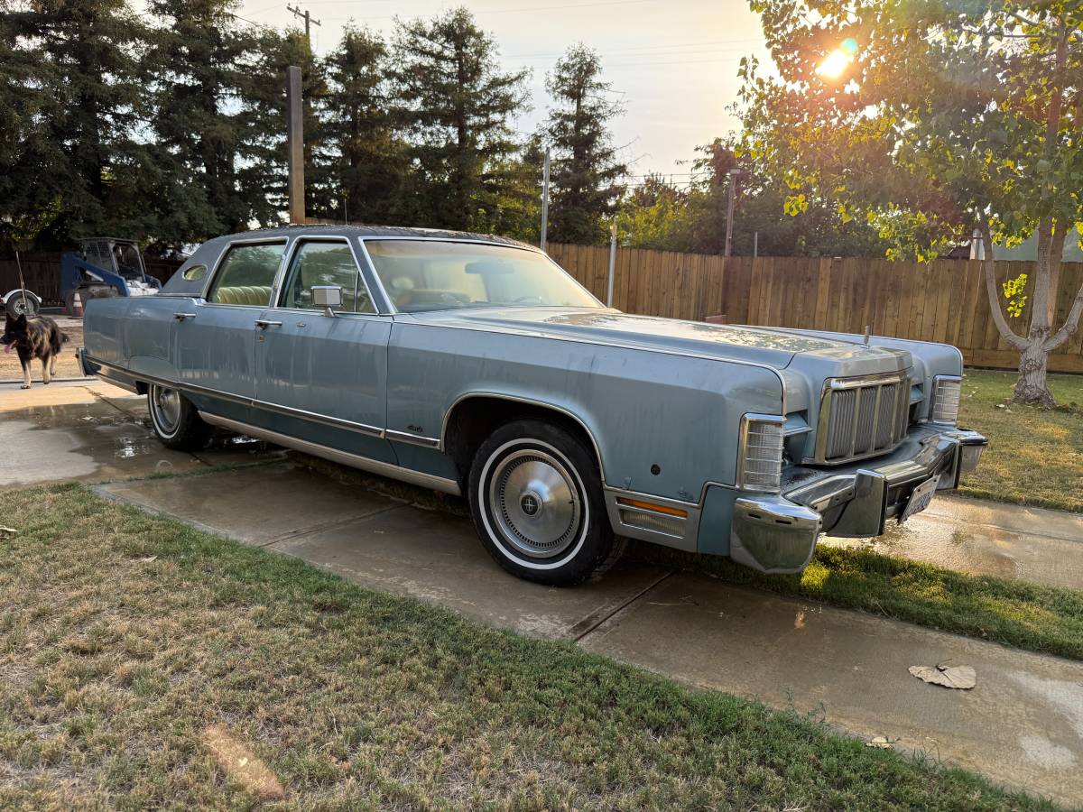 Lincoln-town-car-1976-blue-3