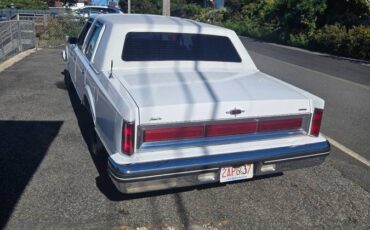 Lincoln-town-car-1984-white-1