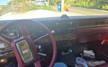Lincoln-town-car-1984-white-4
