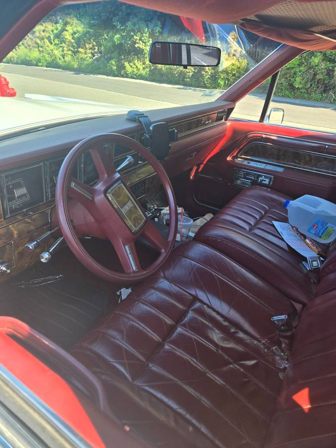 Lincoln-town-car-1984-white-6
