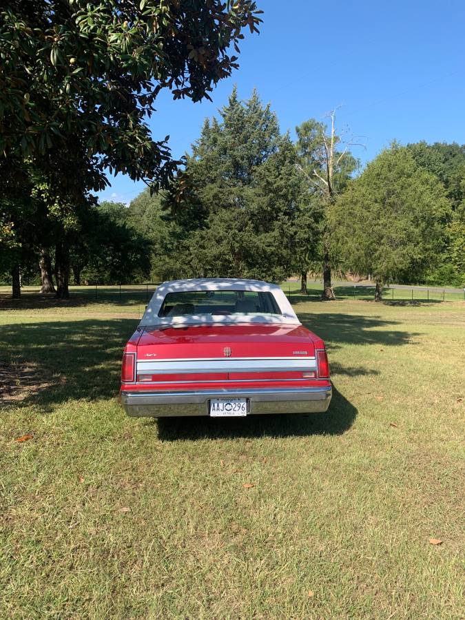 Lincoln-town-car-1989-red-1