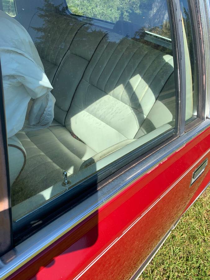 Lincoln-town-car-1989-red-2