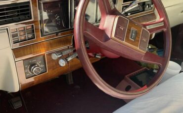 Lincoln-town-car-1989-red-3