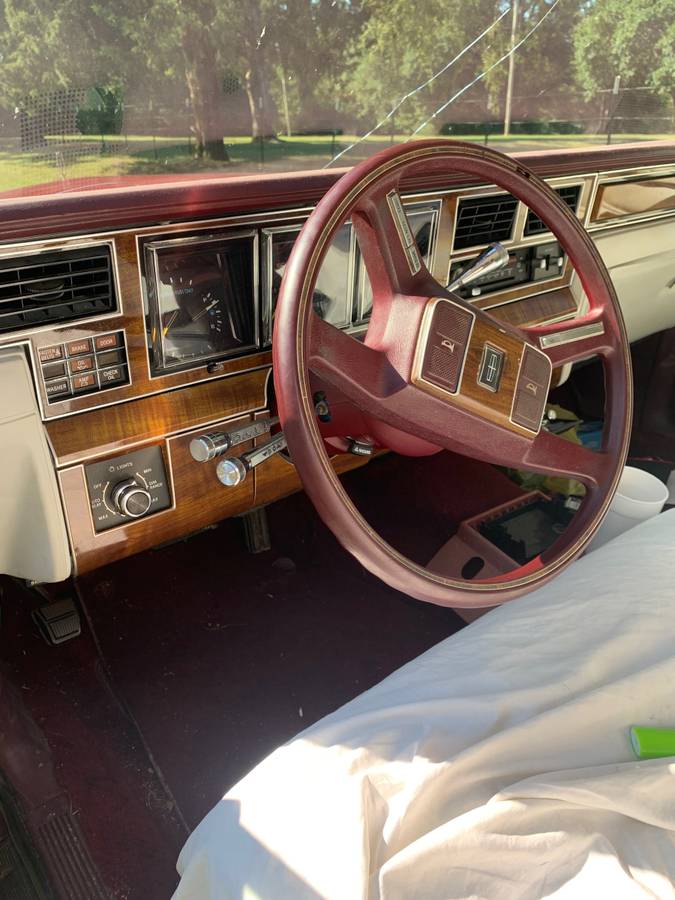 Lincoln-town-car-1989-red-3