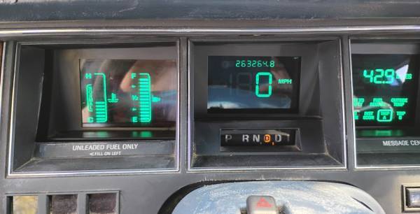 Lincoln-town-car-1990-white-18