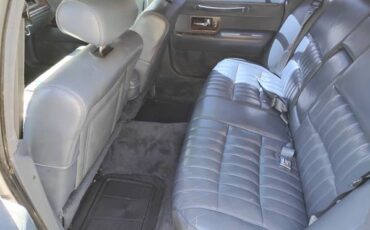 Lincoln-town-car-1990-white-3