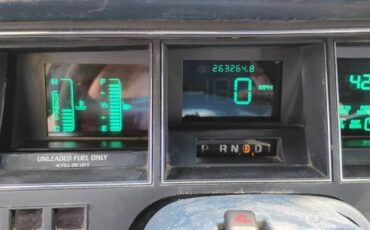 Lincoln-town-car-1990-white-4