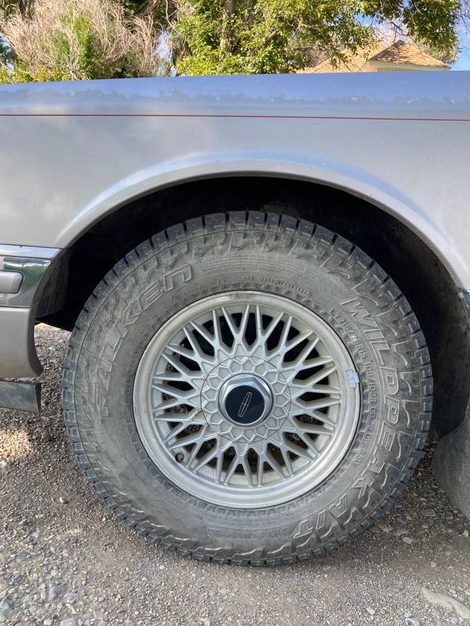 Lincoln-town-car-1991-grey-11