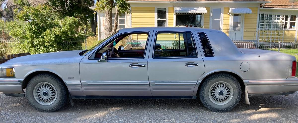 Lincoln-town-car-1991-grey-15