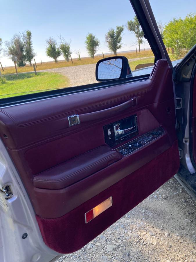 Lincoln-town-car-1991-grey-17