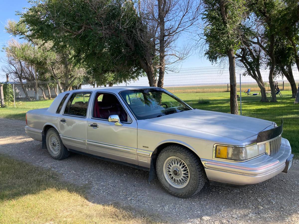 Lincoln-town-car-1991-grey-20