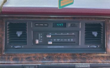 Lincoln-town-car-1991-grey-23