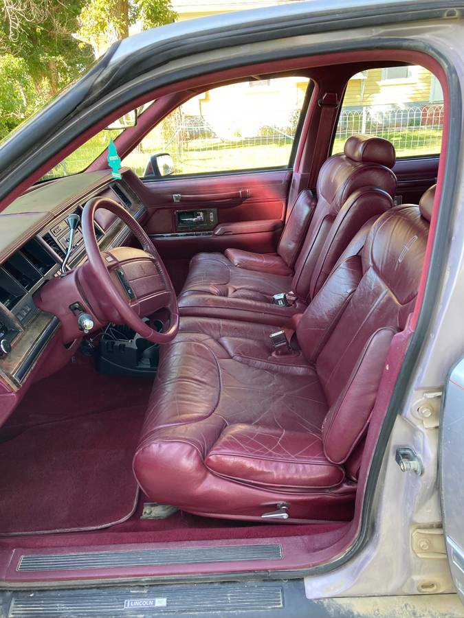 Lincoln-town-car-1991-grey-3