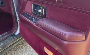 Lincoln-town-car-1991-grey-6