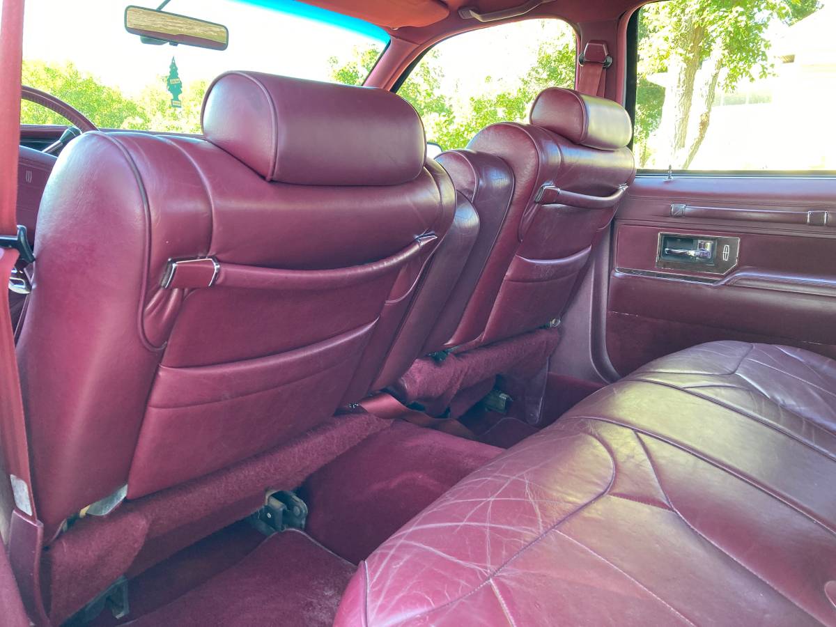 Lincoln-town-car-1991-grey-8