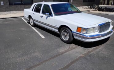 Lincoln-town-car-1991-white-1