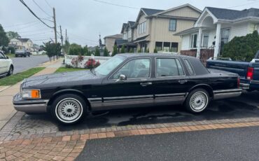 Lincoln-town-car-1993-black-3