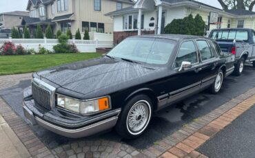 Lincoln-town-car-1993-black