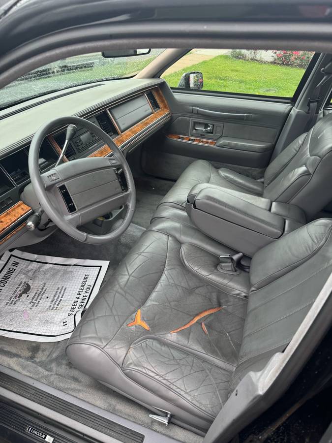 Lincoln-town-car-1993-black-4