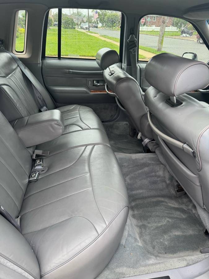 Lincoln-town-car-1993-black-7