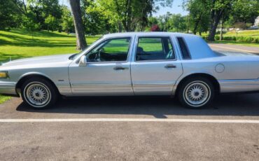 Lincoln-town-car-1995-silver-1