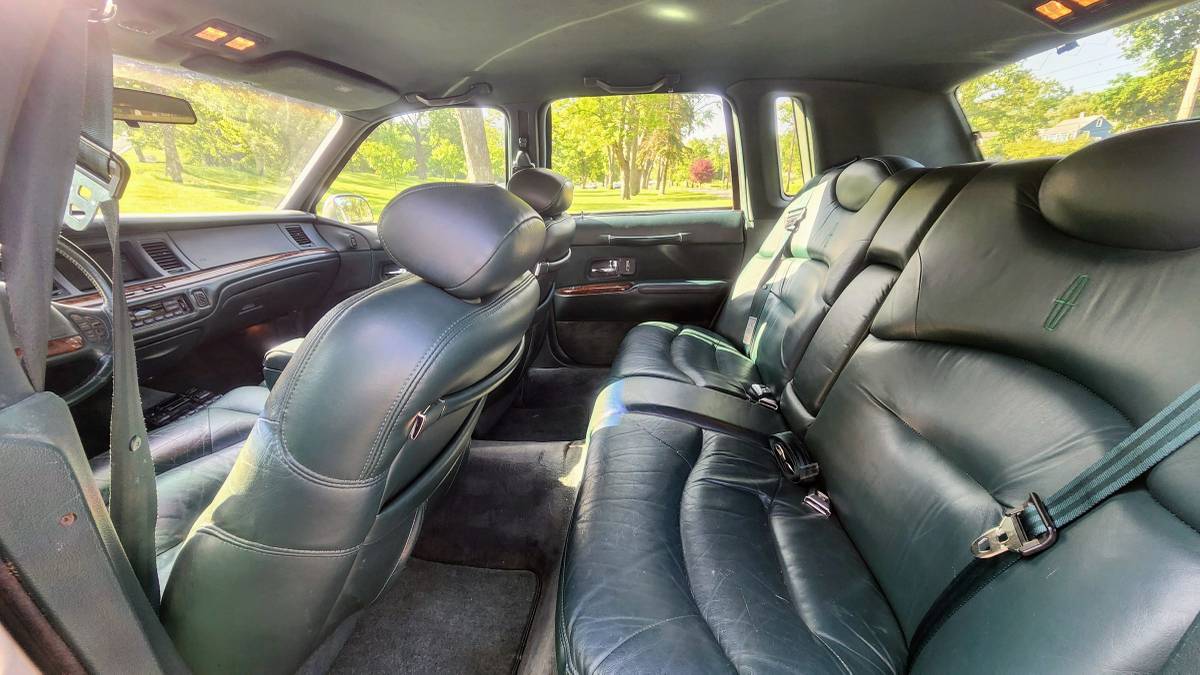 Lincoln-town-car-1995-silver-10