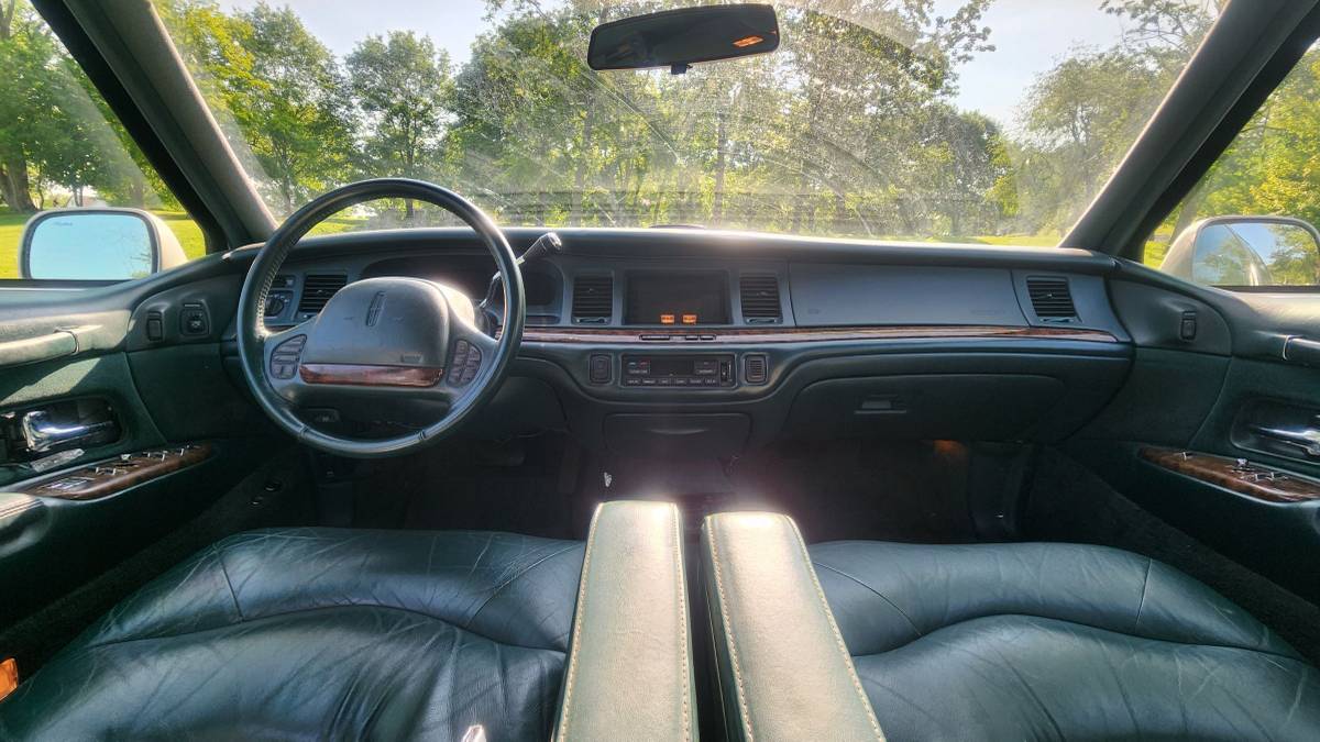 Lincoln-town-car-1995-silver-11