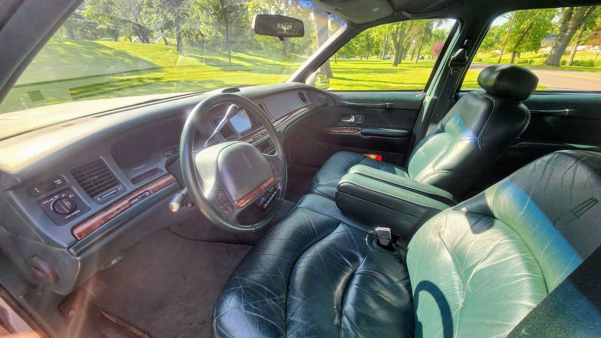 Lincoln-town-car-1995-silver-12