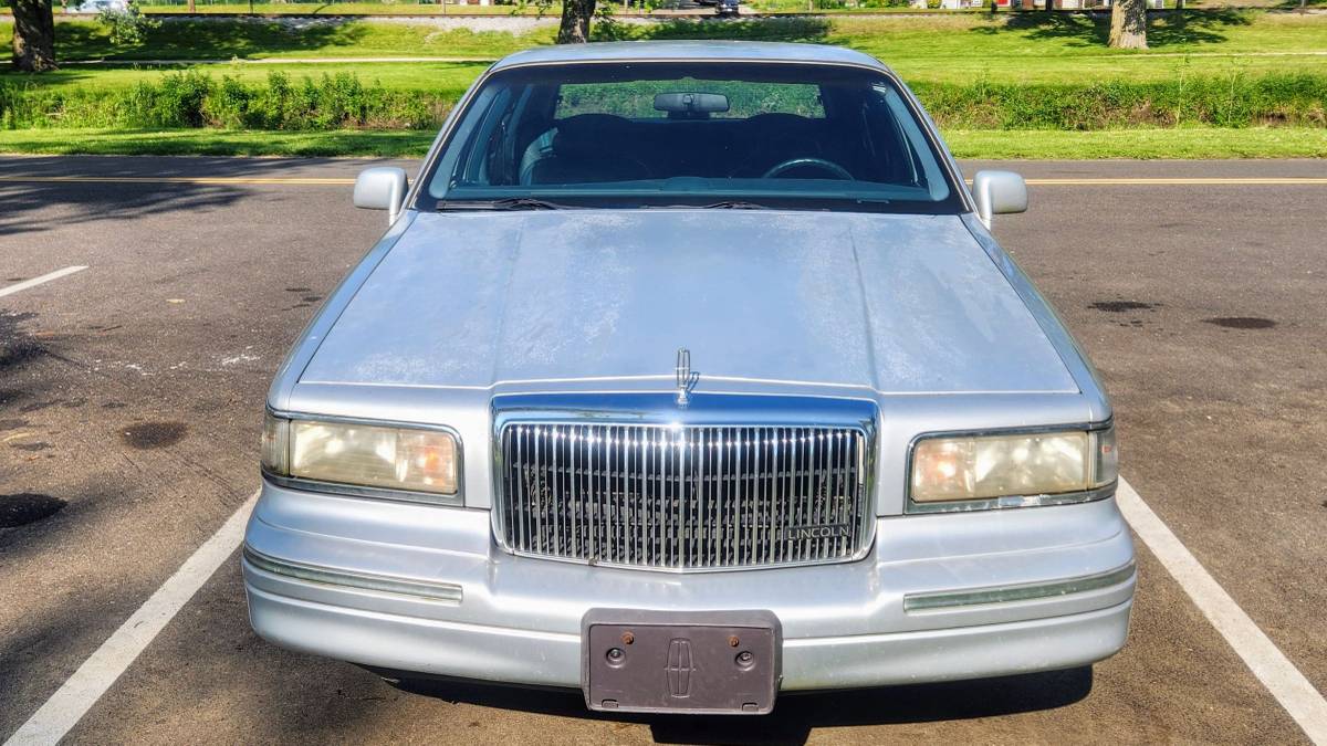 Lincoln-town-car-1995-silver-9