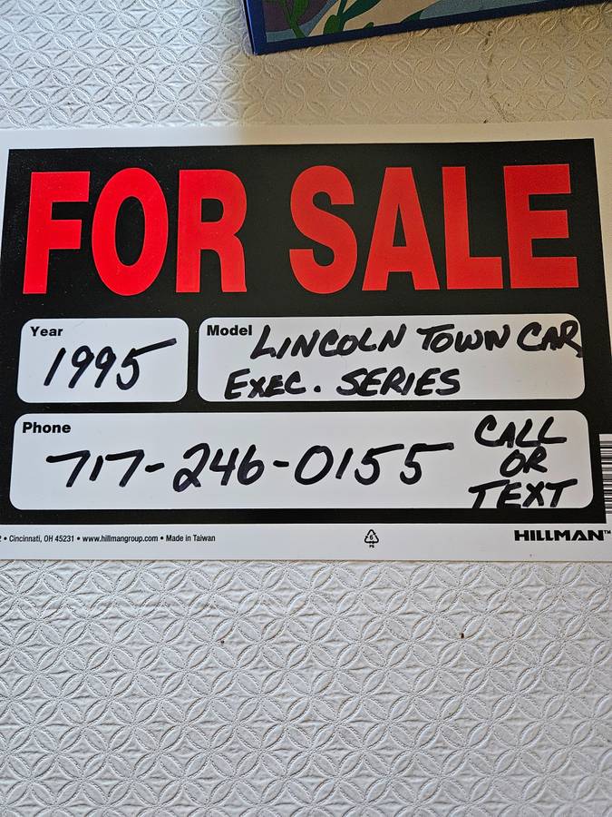Lincoln-town-car-executive-1995-white-2